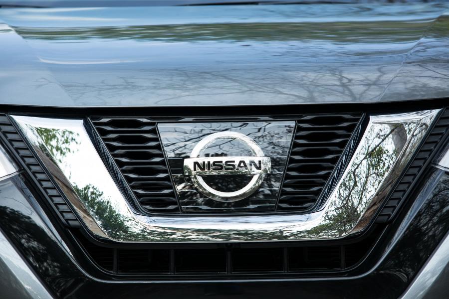 Логотип Nissan X-Trail 2017 года  (LA) (фото 28 из 37)